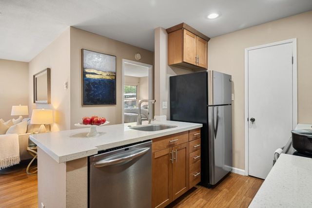 209 Boardwalk Avenue H, San Bruno, CA 94066