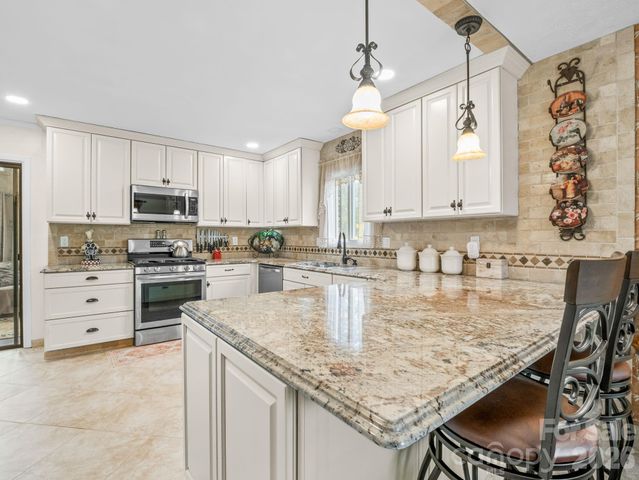 111 Hudson Drive, Hendersonville, NC 28739