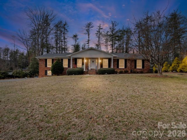 111 Hudson Drive, Hendersonville, NC 28739