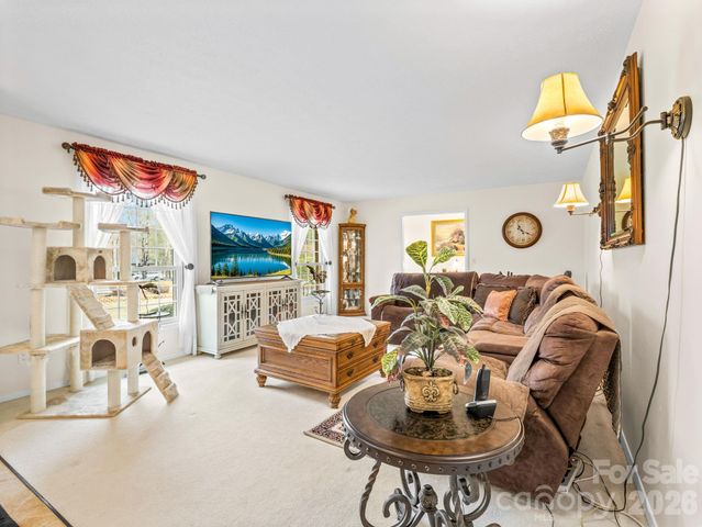 111 Hudson Drive, Hendersonville, NC 28739