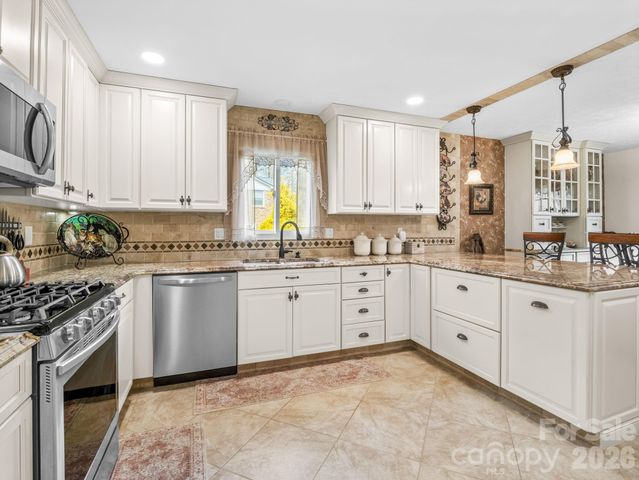 111 Hudson Drive, Hendersonville, NC 28739