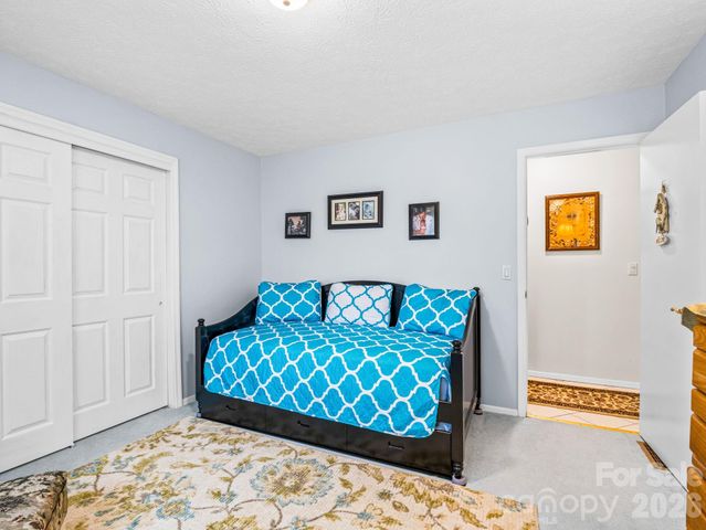 111 Hudson Drive, Hendersonville, NC 28739