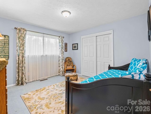 111 Hudson Drive, Hendersonville, NC 28739