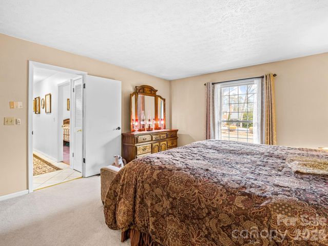 111 Hudson Drive, Hendersonville, NC 28739