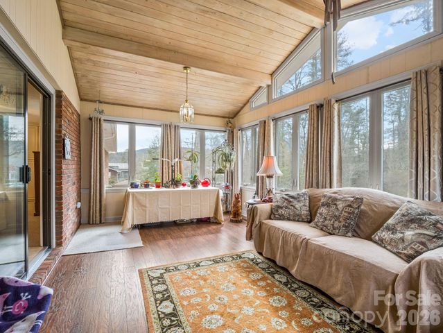 111 Hudson Drive, Hendersonville, NC 28739