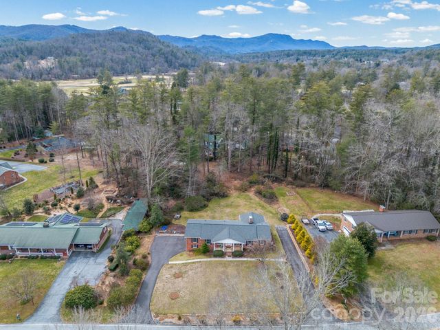 111 Hudson Drive, Hendersonville, NC 28739