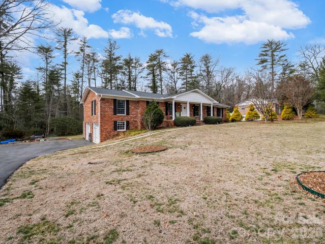 111 Hudson Drive, Hendersonville, NC 28739