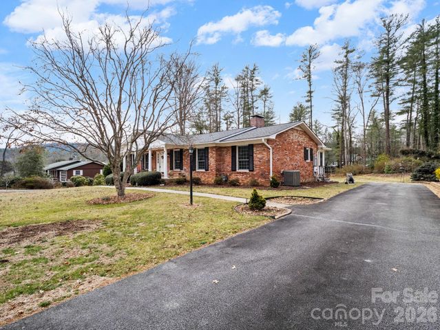 111 Hudson Drive, Hendersonville, NC 28739