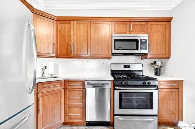 225 N Middletown Road J, Pearl River, NY 10965