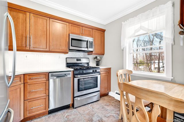 225 N Middletown Road J, Pearl River, NY 10965