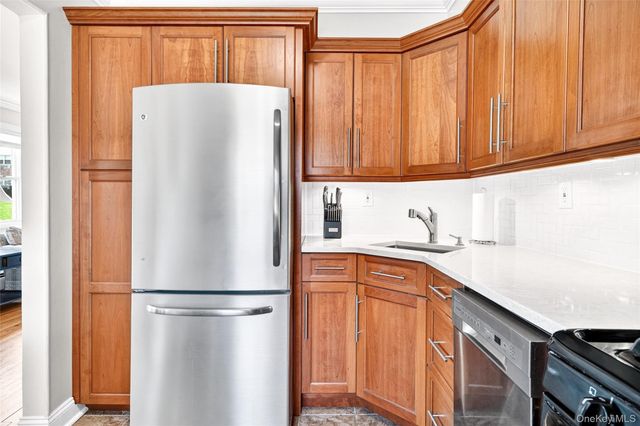 225 N Middletown Road J, Pearl River, NY 10965