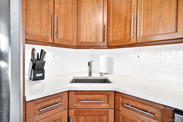 225 N Middletown Road J, Pearl River, NY 10965