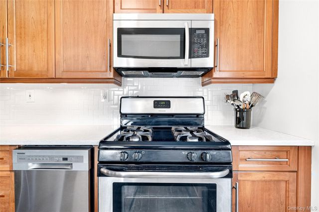 225 N Middletown Road J, Pearl River, NY 10965