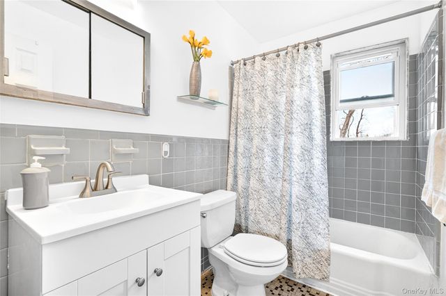 225 N Middletown Road J, Pearl River, NY 10965