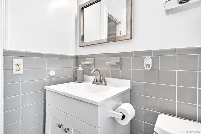 225 N Middletown Road J, Pearl River, NY 10965