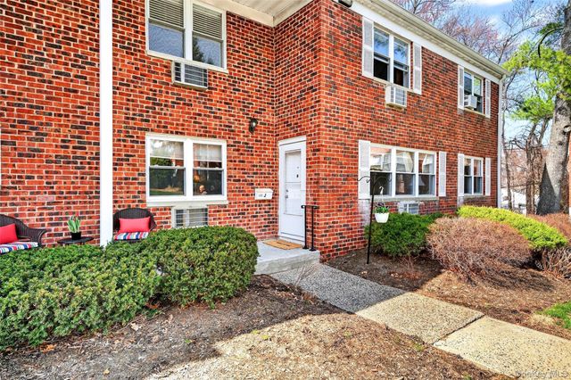 225 N Middletown Road J, Pearl River, NY 10965