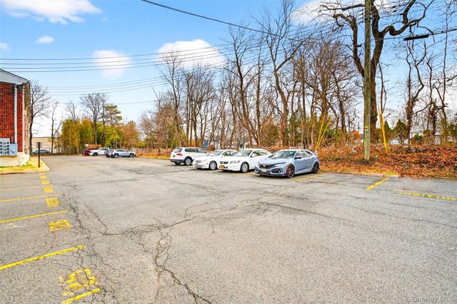 225 N Middletown Road J, Pearl River, NY 10965