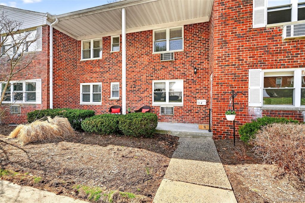 225 N Middletown Road J, Pearl River, NY 10965