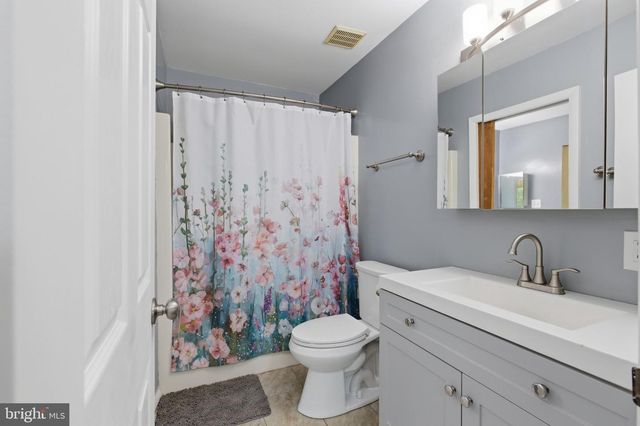 10 HELIOS CT, Newark, DE 19711