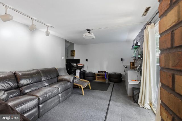 10 HELIOS CT, Newark, DE 19711