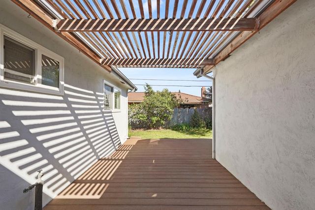 1162 Orangewood Dr, Lodi, CA 95240
