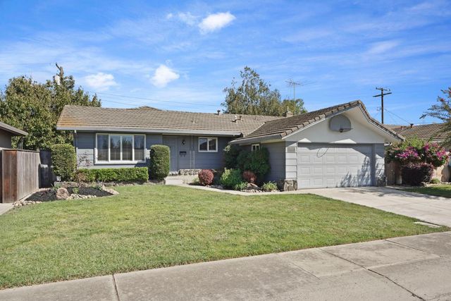 1162 Orangewood Dr, Lodi, CA 95240