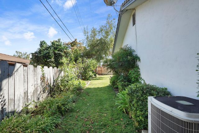 1162 Orangewood Dr, Lodi, CA 95240