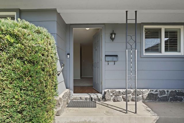1162 Orangewood Dr, Lodi, CA 95240