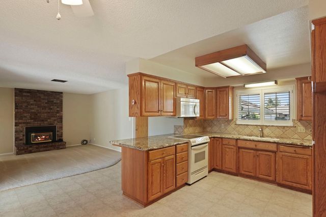 1162 Orangewood Dr, Lodi, CA 95240