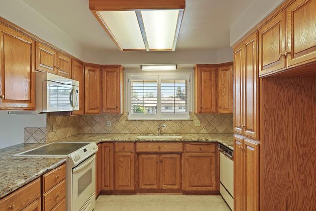 1162 Orangewood Dr, Lodi, CA 95240