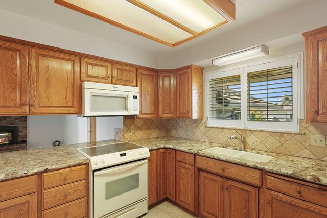 1162 Orangewood Dr, Lodi, CA 95240