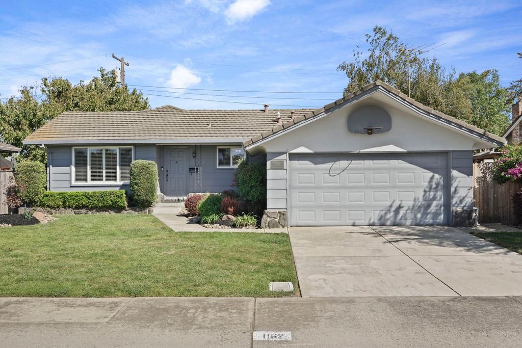 1162 Orangewood Dr, Lodi, CA 95240