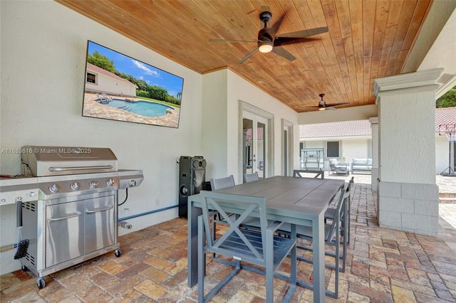 5963 NW 75th Way, Parkland, FL 33067