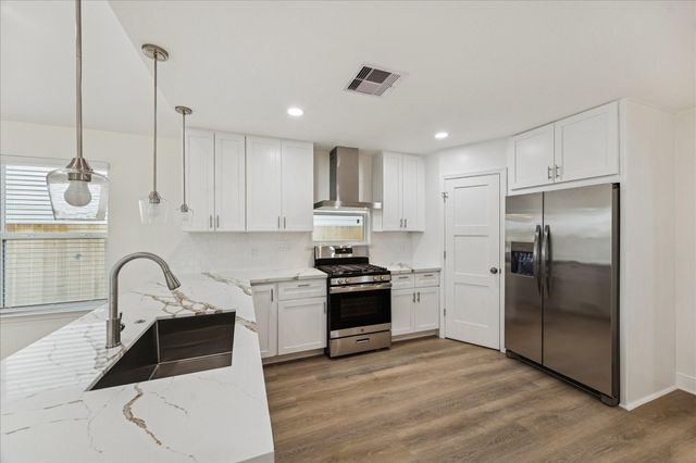 903 E 37th Street, Houston, TX 77022