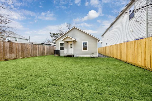 903 E 37th Street, Houston, TX 77022