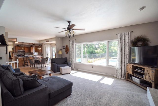 412 E Grant STREET, Elkhorn, WI 53121