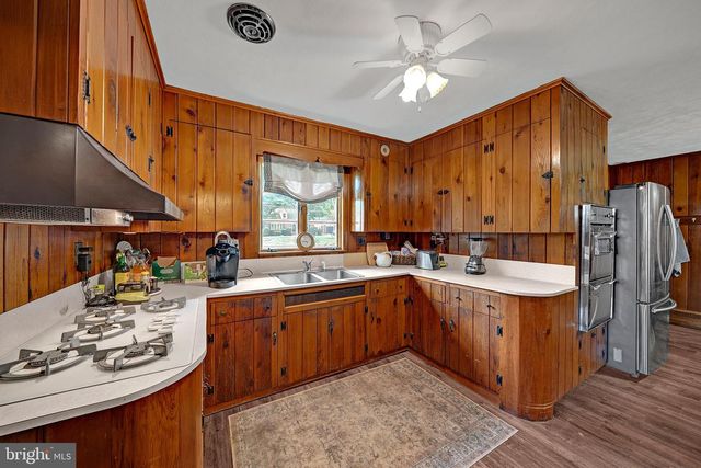 18 DIANE DR, Ewing, NJ 08628