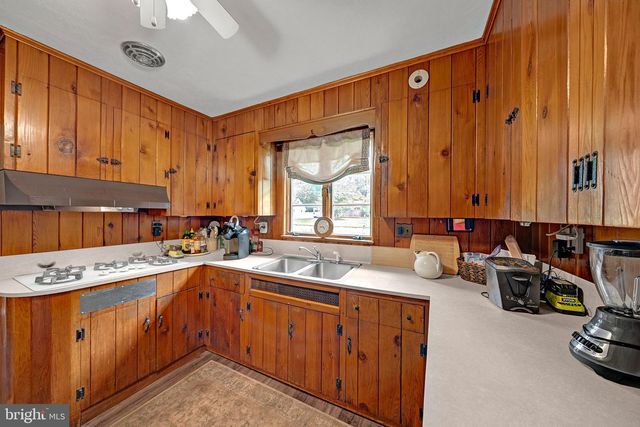 18 DIANE DR, Ewing, NJ 08628