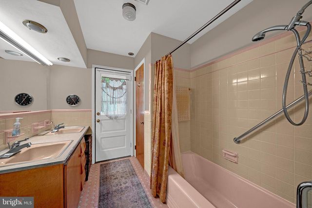18 DIANE DR, Ewing, NJ 08628