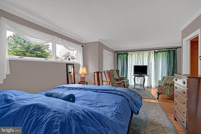 18 DIANE DR, Ewing, NJ 08628