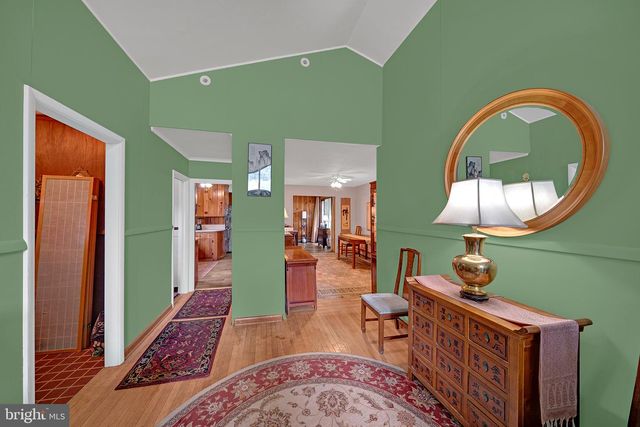 18 DIANE DR, Ewing, NJ 08628