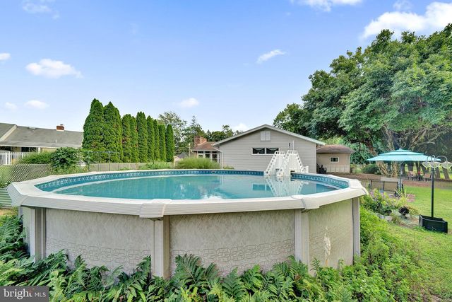 18 DIANE DR, Ewing, NJ 08628