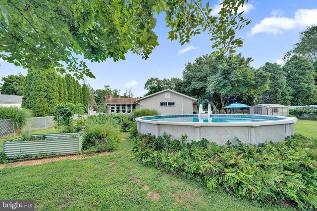 18 DIANE DR, Ewing, NJ 08628