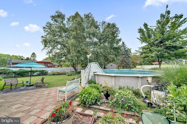18 DIANE DR, Ewing, NJ 08628