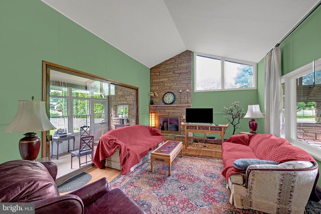 18 DIANE DR, Ewing, NJ 08628