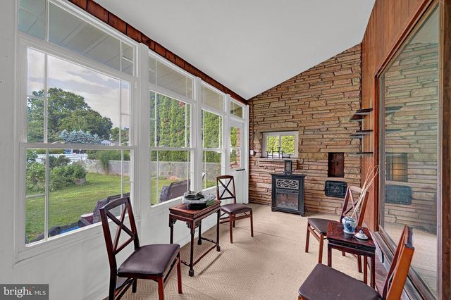 18 DIANE DR, Ewing, NJ 08628
