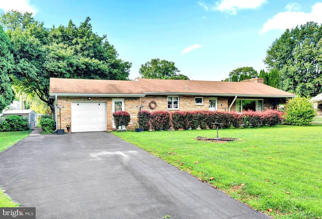 18 DIANE DR, EWING, NJ 08628 — photo 2