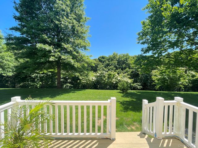 90 Manitou Trail, Kings Park, NY 11754