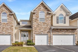 90 Manitou Trail, Kings Park, NY 11754