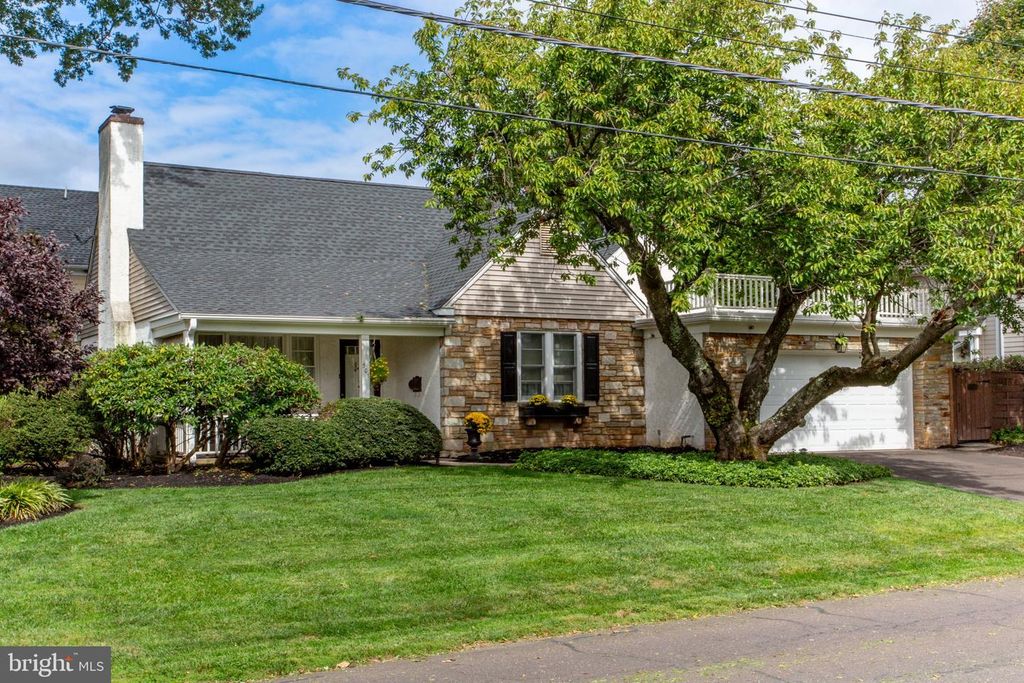 501 E PENN ST, NEWTOWN, PA 18940 — exterior